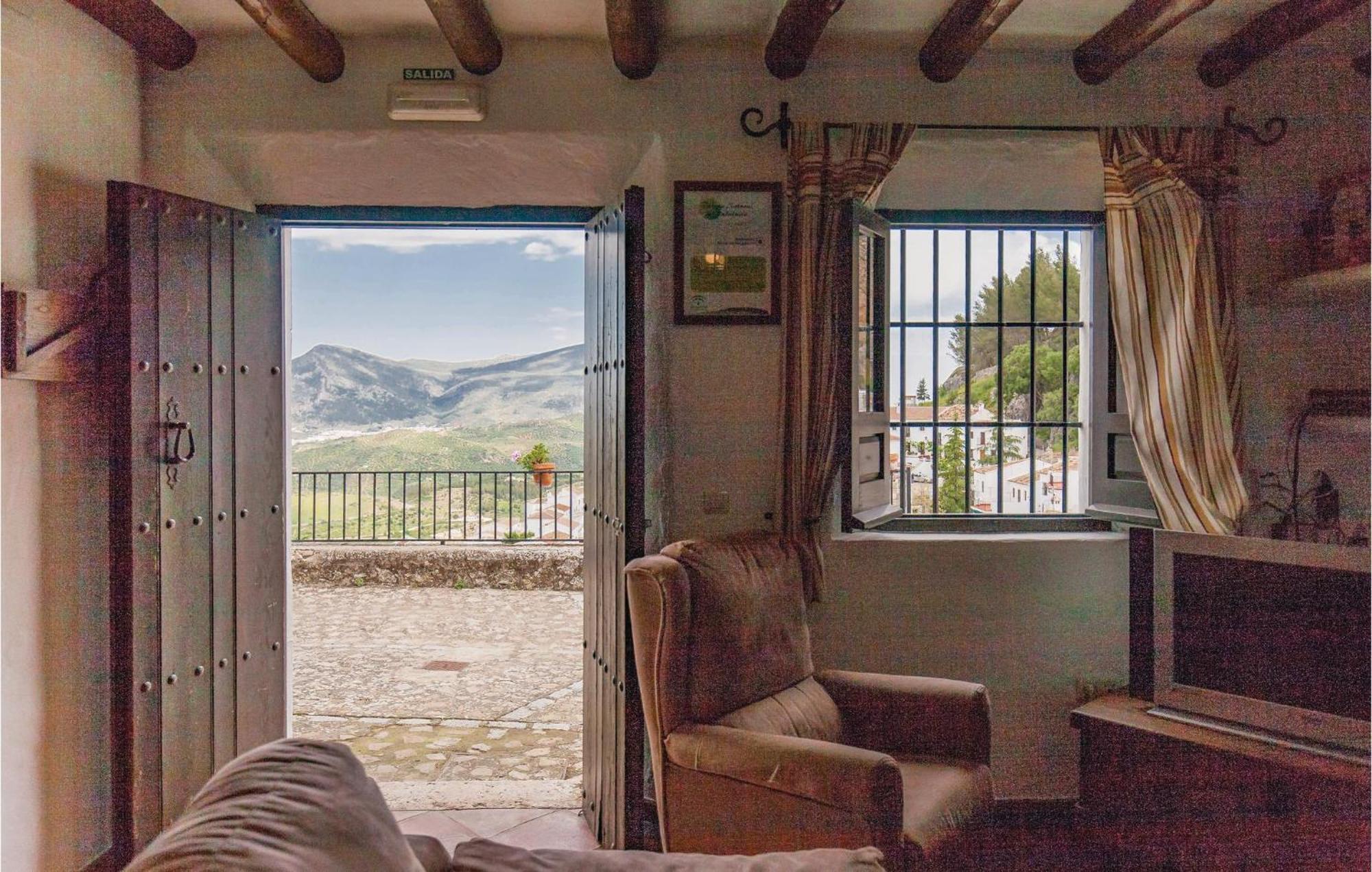 Cozy Home In Zahara De La Sierra With Kitchen Exterior photo